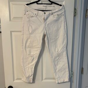 Signature by Levi Strauss White Cropped Jeans